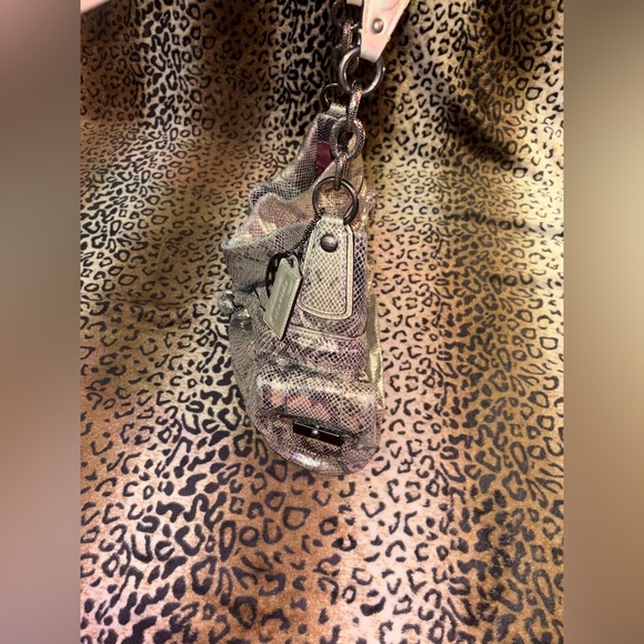 Authentic vintage, silver snake skin coach bag comes with dust bag - Picture 4 of 9